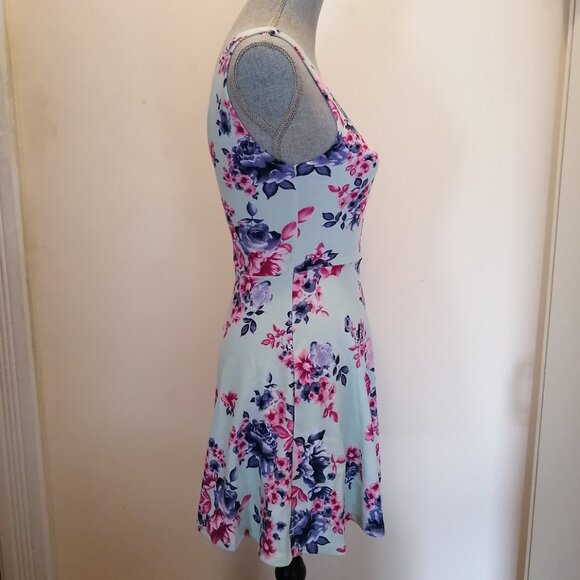 NWOT-- H&M Floral Skater Dress - Picture 3 of 4